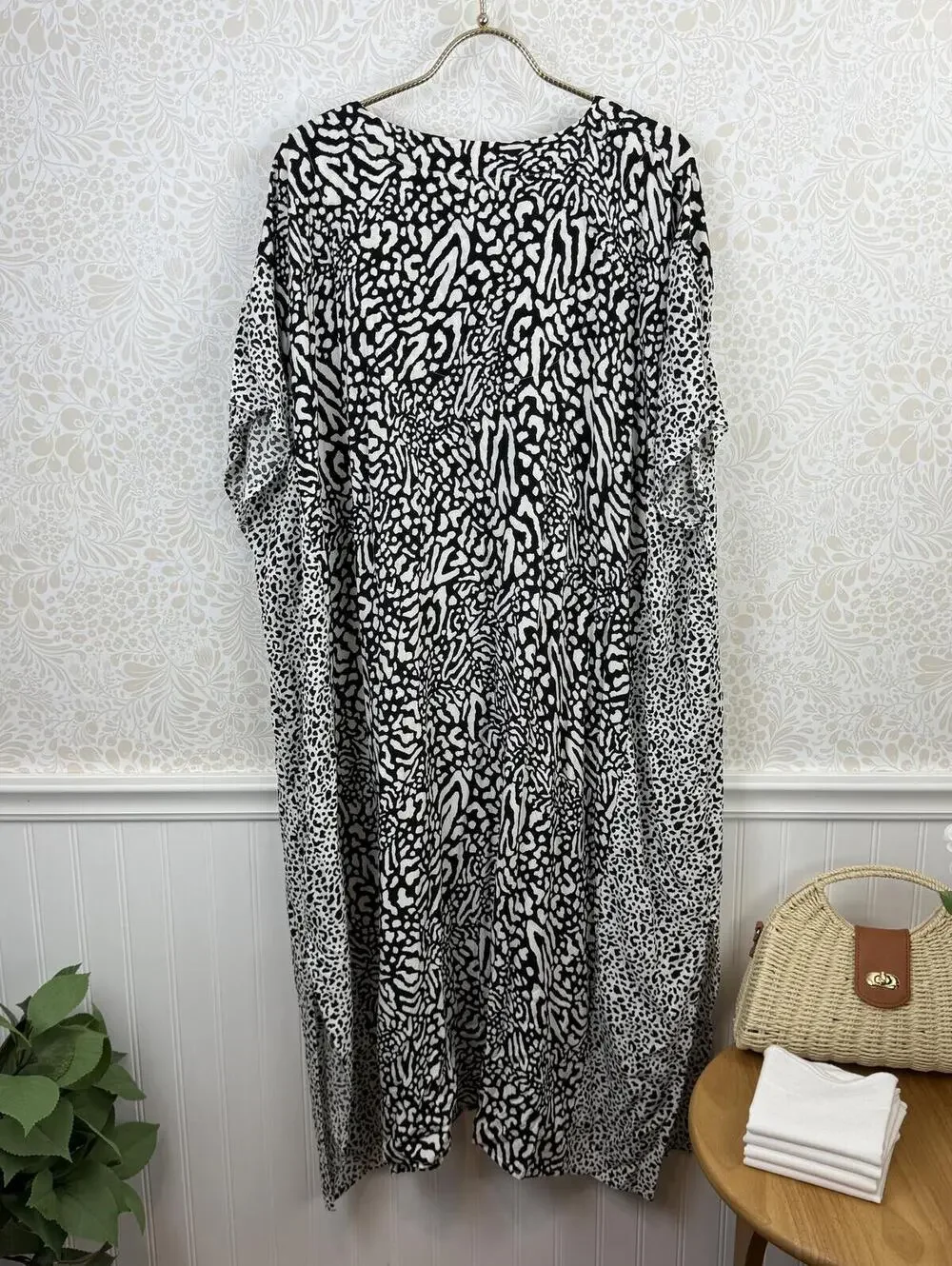 Donna Karan Black & White Abstract Print Loose Fit Sleepwear Dress - Size - L/XL